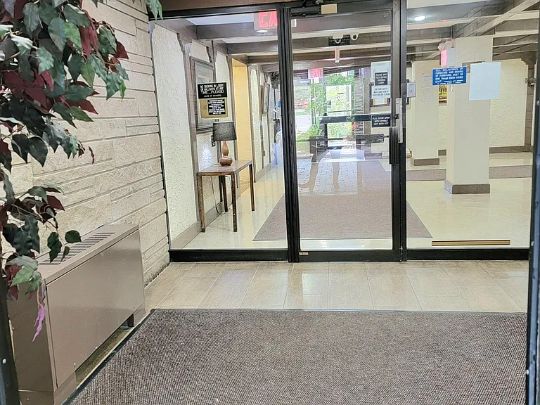 2 Elmwood Park Dr #322 — Photo 5