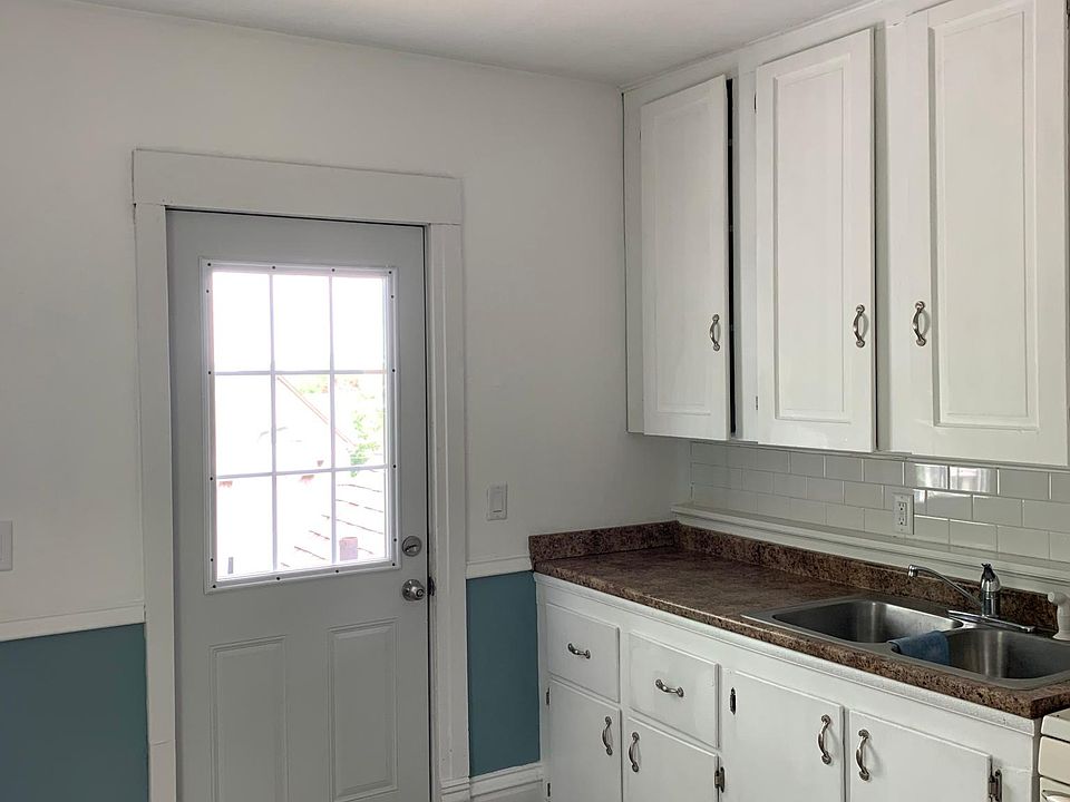 Kitchen, with door to outdoor deck!