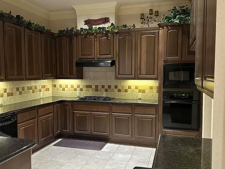 2910 Royal Oaks Grv — Photo 13