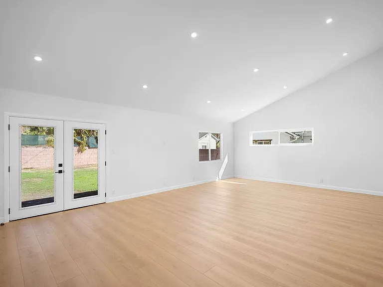 10657 Knapp St — Photo 4