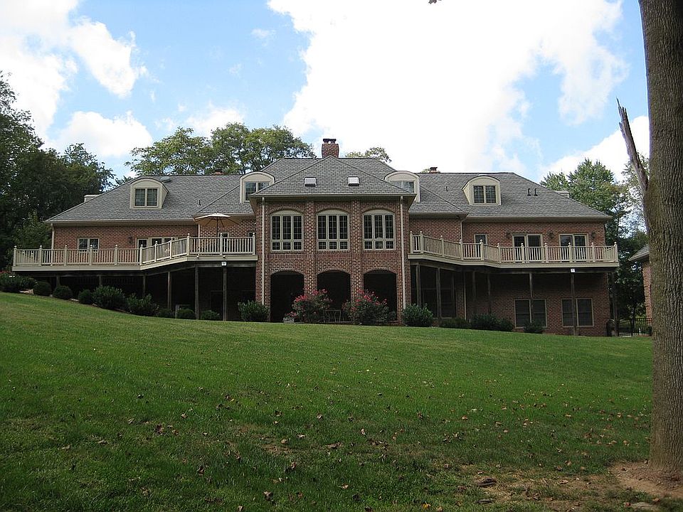 2nd image of 415A Walker Rd