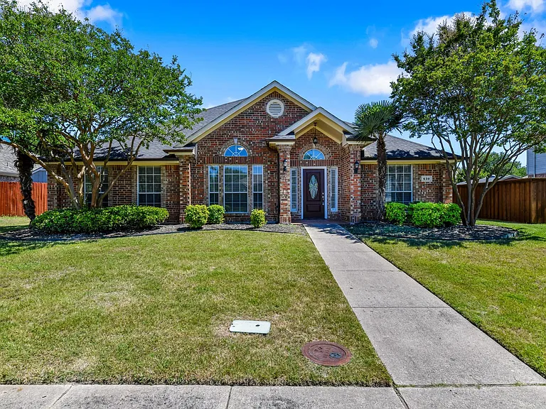 630 Lakewood Dr — Photo 2