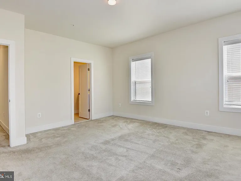 44858 Tiverton Sq — Photo 37