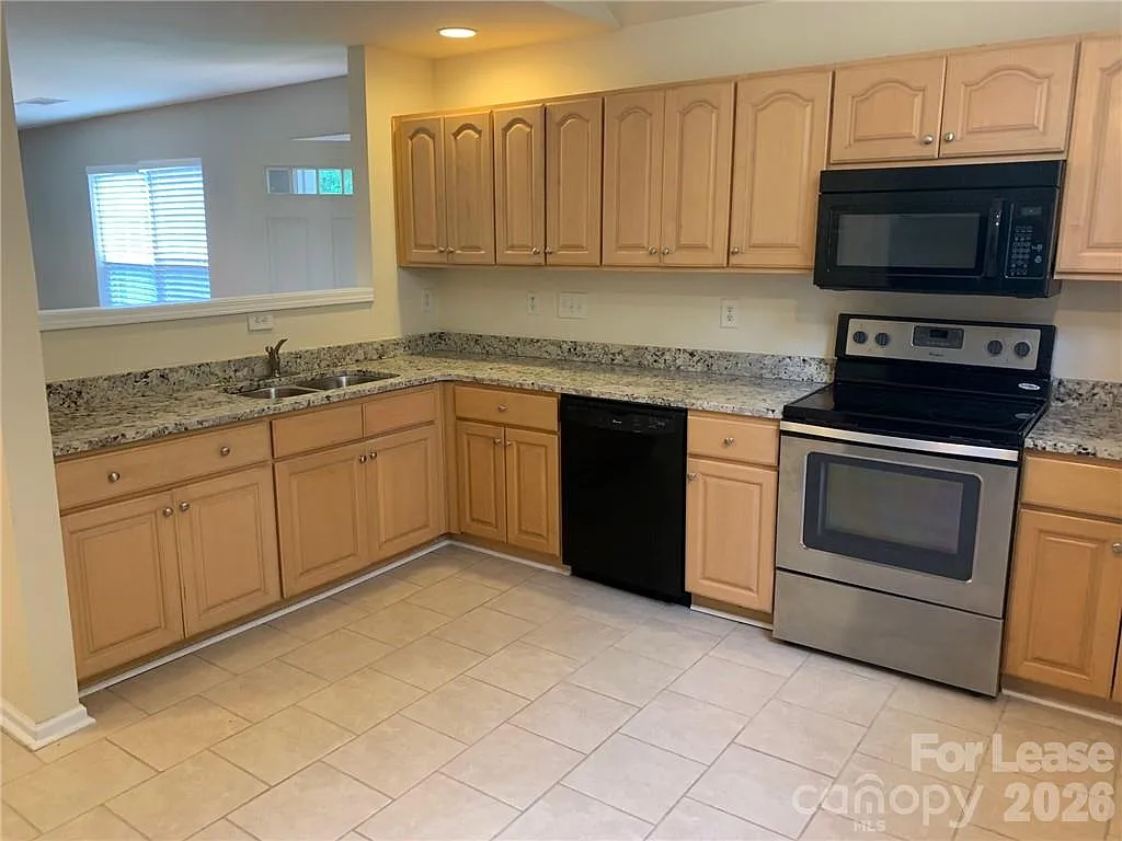 3 bed, 2.5 bath, 1610 sqft, $2,050 — Photo 4