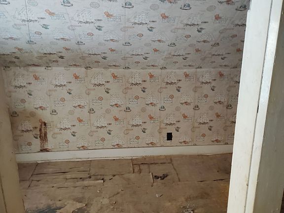 5th image of 1008 Main St