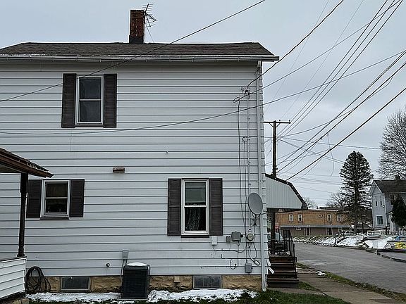 2nd image of 1042 W Main St