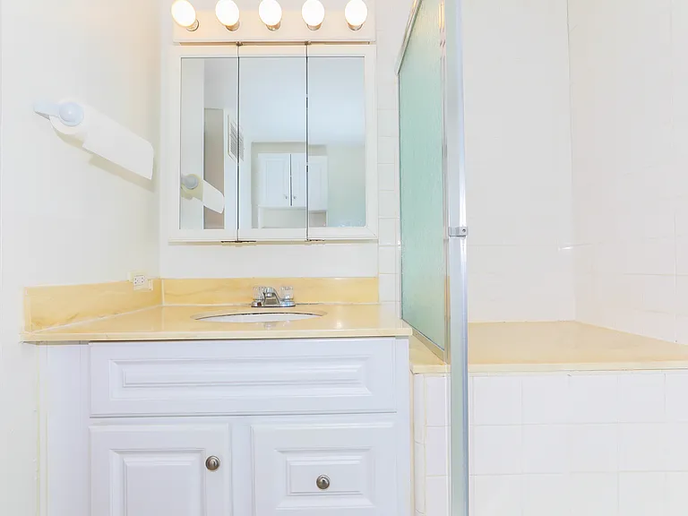 500 University Ave #311 — Photo 15