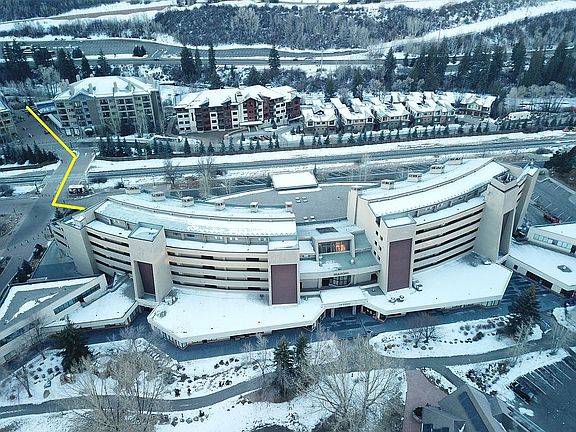 Path to free gondola on left