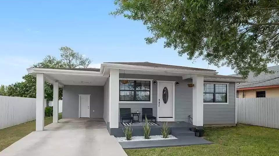 1st image of 2993 Alameda Dr