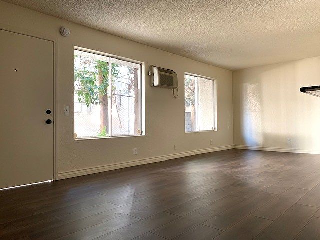 2nd image of 6727 Woodley Ave APT 21