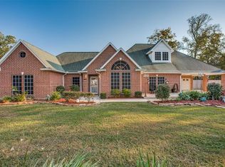 118 River Oaks Dr, Mont Belvieu, TX 77523