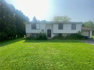 8041 Thurston Dr, Cicero, NY 13039