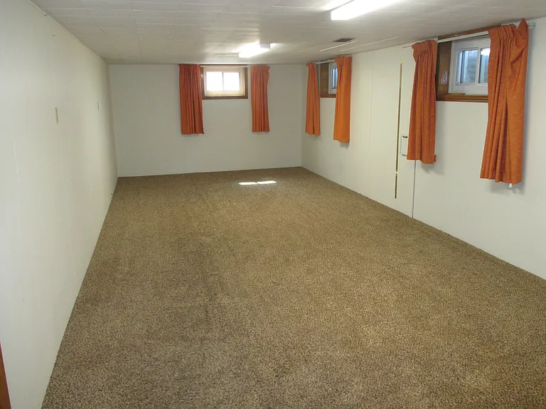 Huge basement rec room!
12 feet X 31 feet!