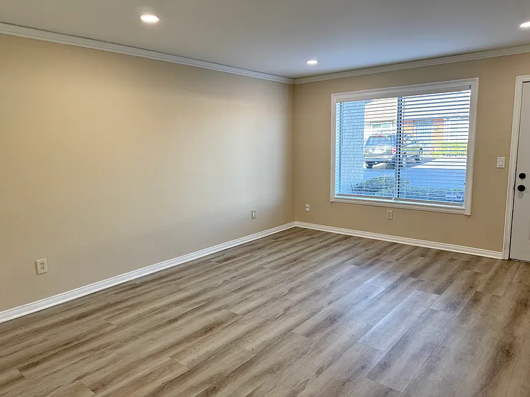 317 Sun Ct — Photo 11