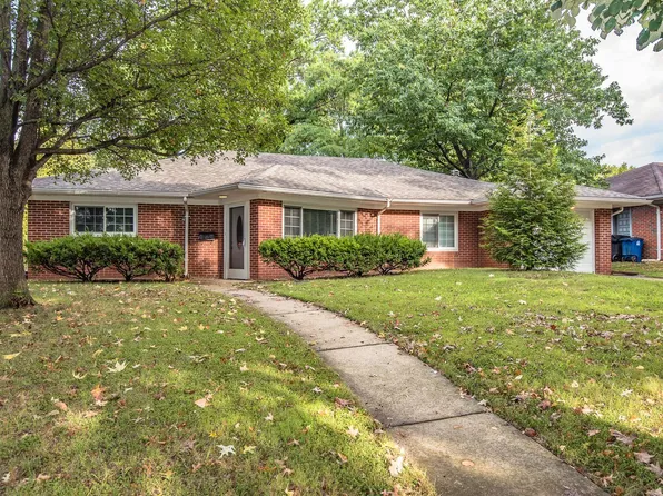 960 Blackberry Pl, Saint Louis, MO 63130