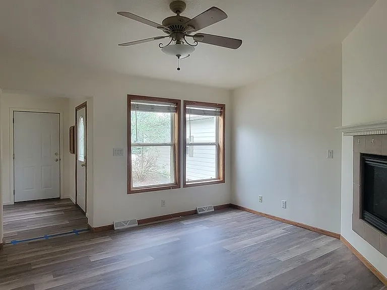 1323 Natalie St — Photo 3