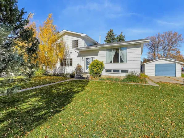 210 2nd Ave SE, High River, AB T1V 1G6