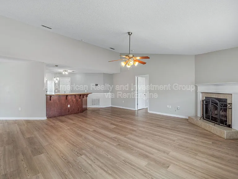 203 Citadel Ln — Photo 7