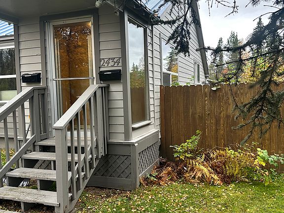 2nd image of 2434 Cottonwood St
