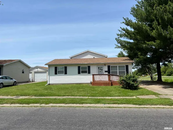 2 Harmony Dr, Jacksonville, IL 62650