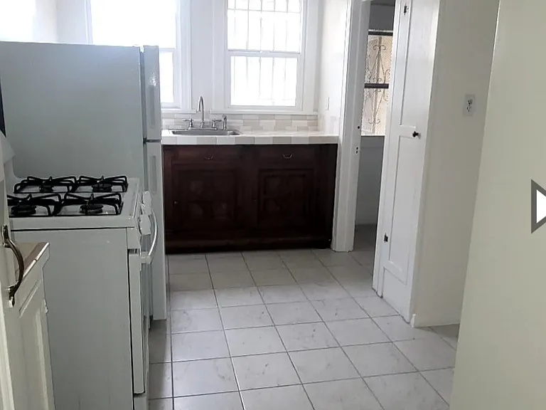 7806 Rosewood Ave — Photo 4