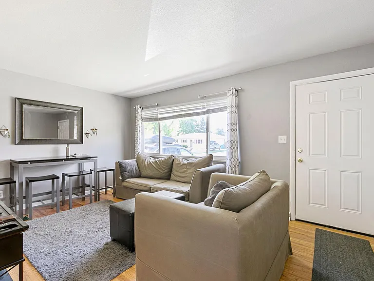 501 Cornell Ave — Photo 4