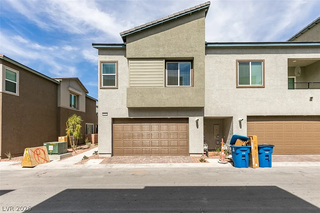 4 bed, 3.0 bath, 1927 sqft, $2,100 — Photo 2