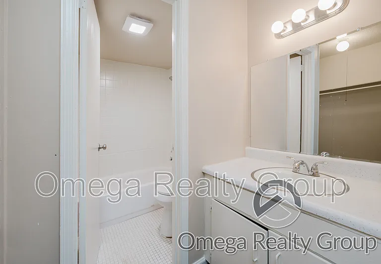 Camelot Apartments — Photo 78