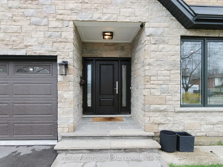 3301 Nadine Cres — Photo 2