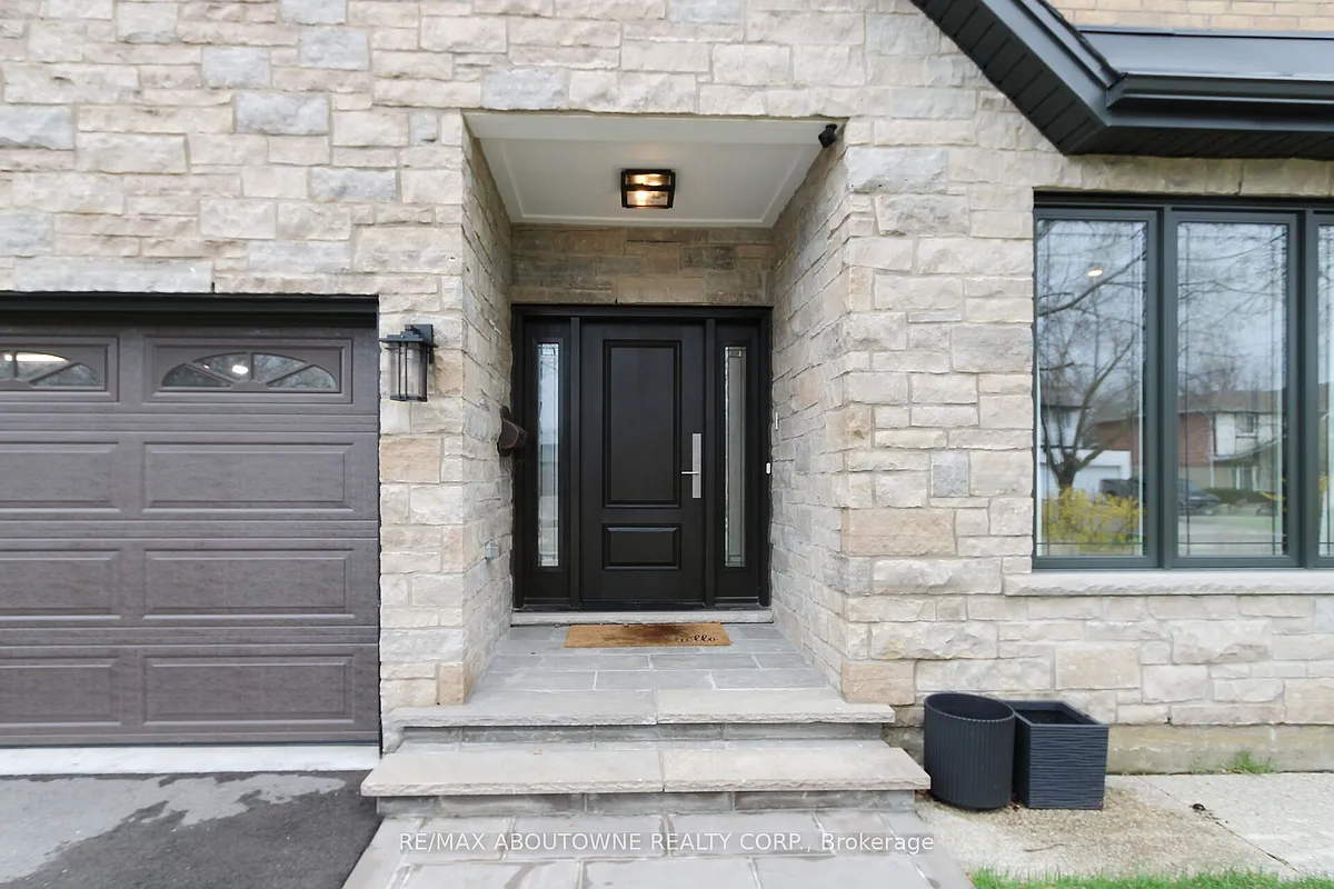 Building Photo - 3301 Nadine Cres