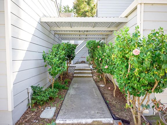 2nd image of 2601 Willowbrook Ln Unit 13