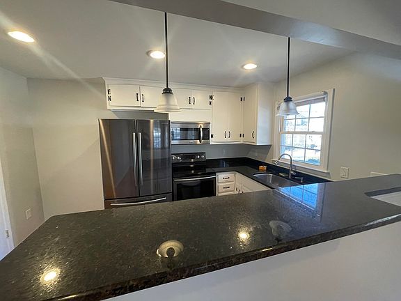 5th image of 2627 Davis St
