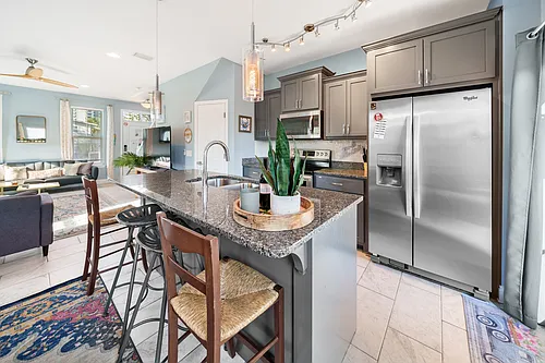6104 Beach Dr Photo 1