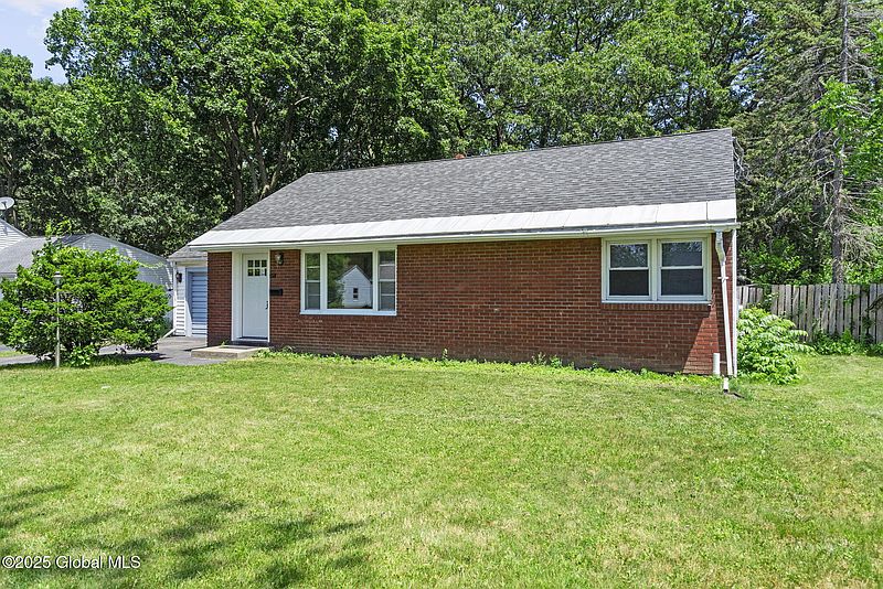 3rd image of 19 Holly Lane
