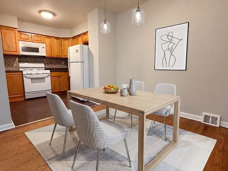 2726 Cranston Rd — Photo 3