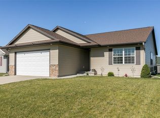 2818 Bryant Blvd SW, Cedar Rapids, IA 52404