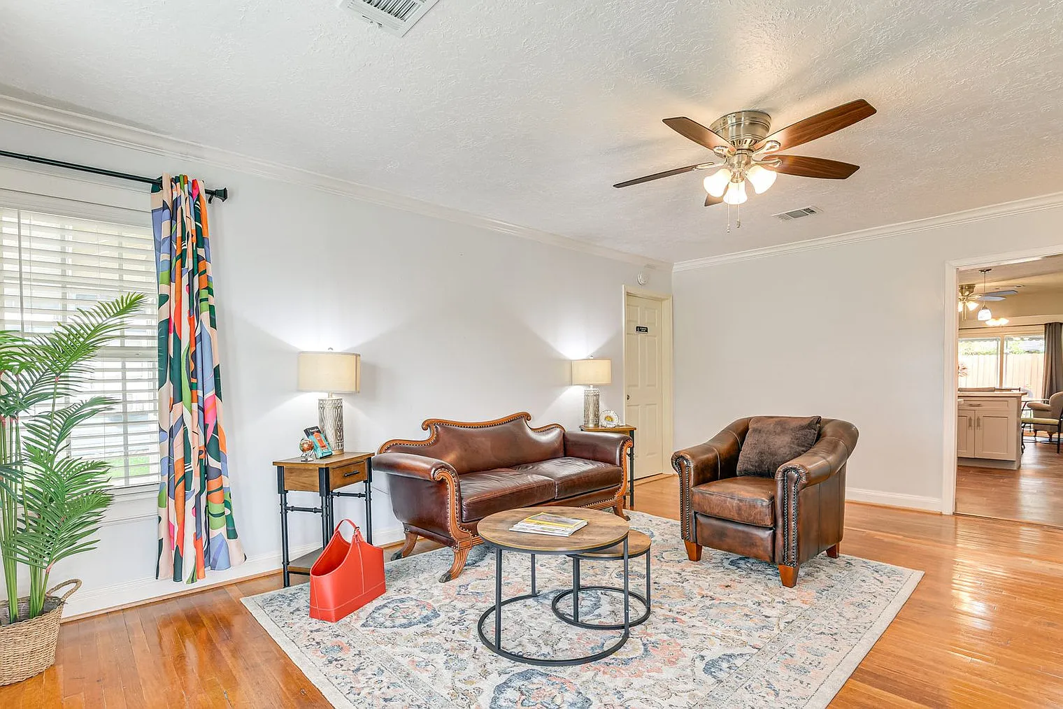 3 bed, 2.0 bath, 2002 sqft, $3,774 — Photo 4