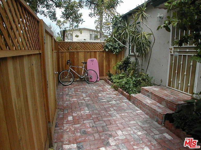 1444 Yale St #A — Photo 2