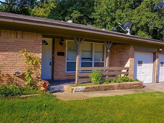 2nd image of 722 College Oaks Dr