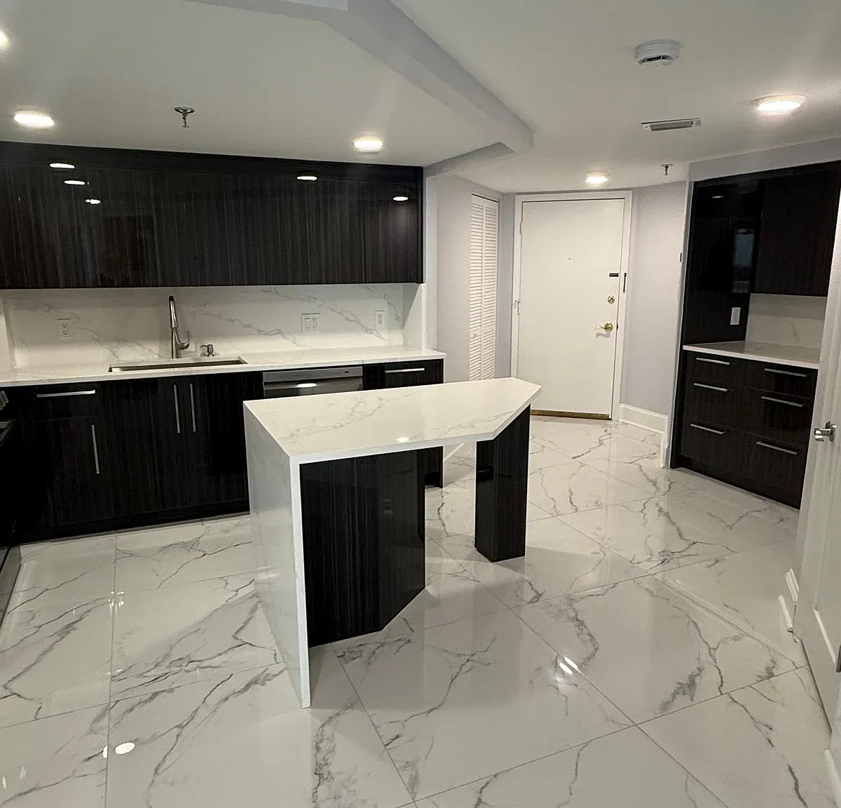 2 bed, 1189 sqft, $2,600 — Photo 2