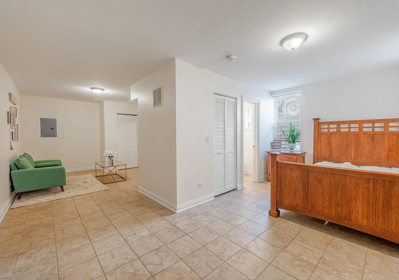 2 bed, 1000 sqft, $2,200 — Photo 2