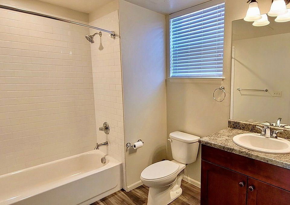 Experience luxury in this contemporary bathroom, designed for relaxation. Experience luxury in this contemporary bathroom, designed for relaxation.