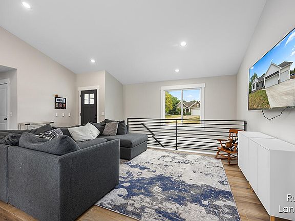 3rd image of 8373 Aljopark Ct