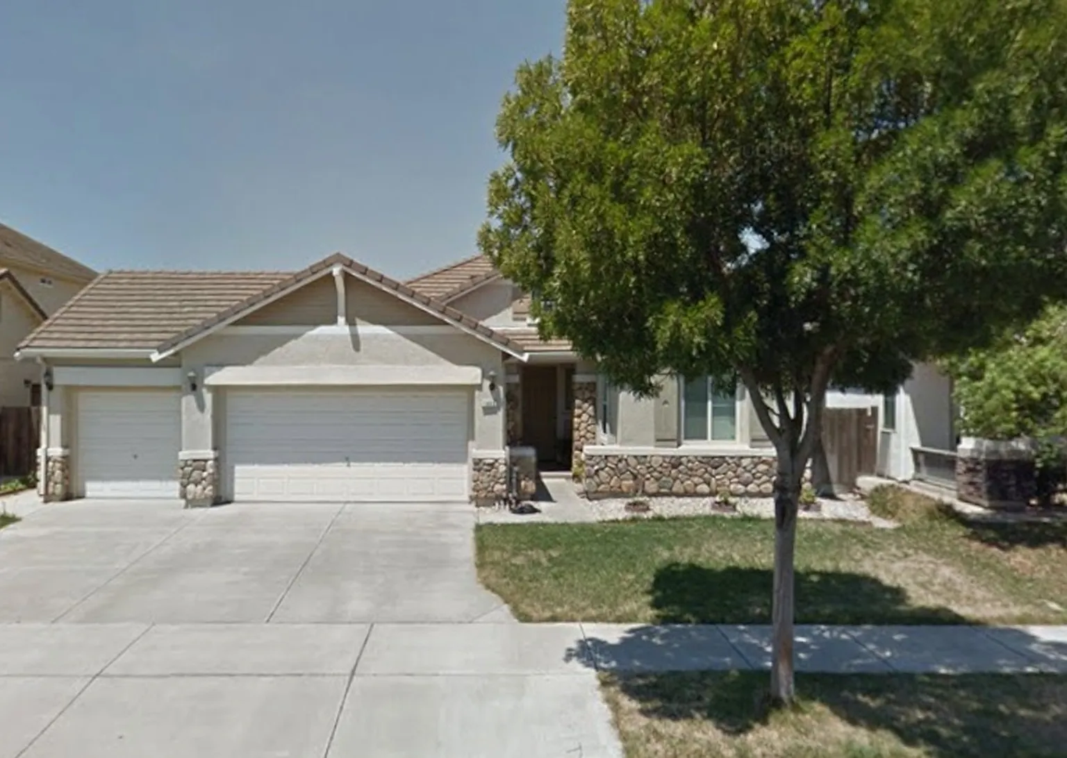 4 bed, 1969 sqft, $2,500 — Photo 1