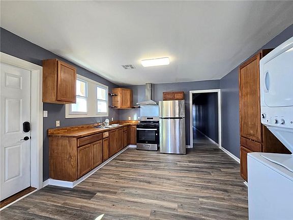 4th image of 834 Avenue F