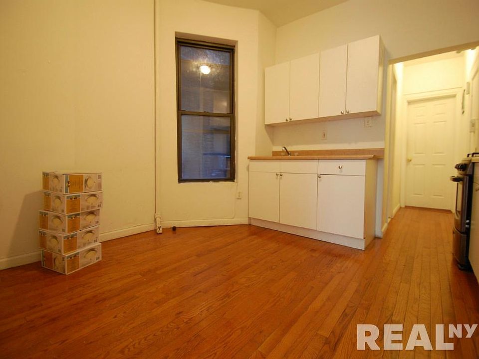 2nd image of 172 Thompson St APT 6