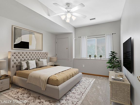 4th image of 301 Harbour Town Dr APT 327