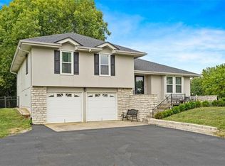 23165 W 207th St, Spring Hill, KS 66083