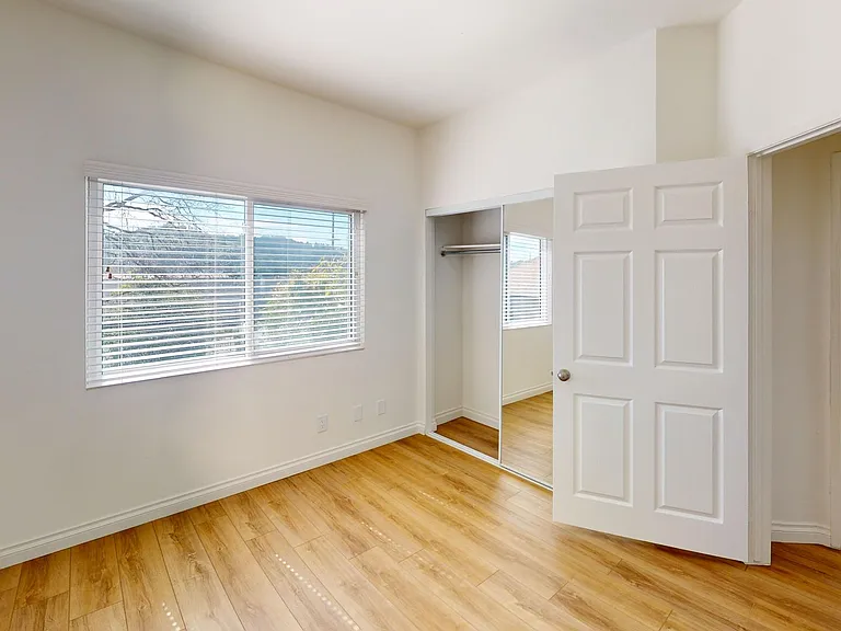 Highland Villa Apartments — Photo 38