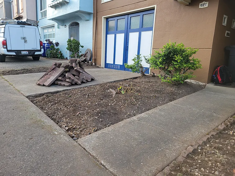 2745 Yorba St — Photo 2